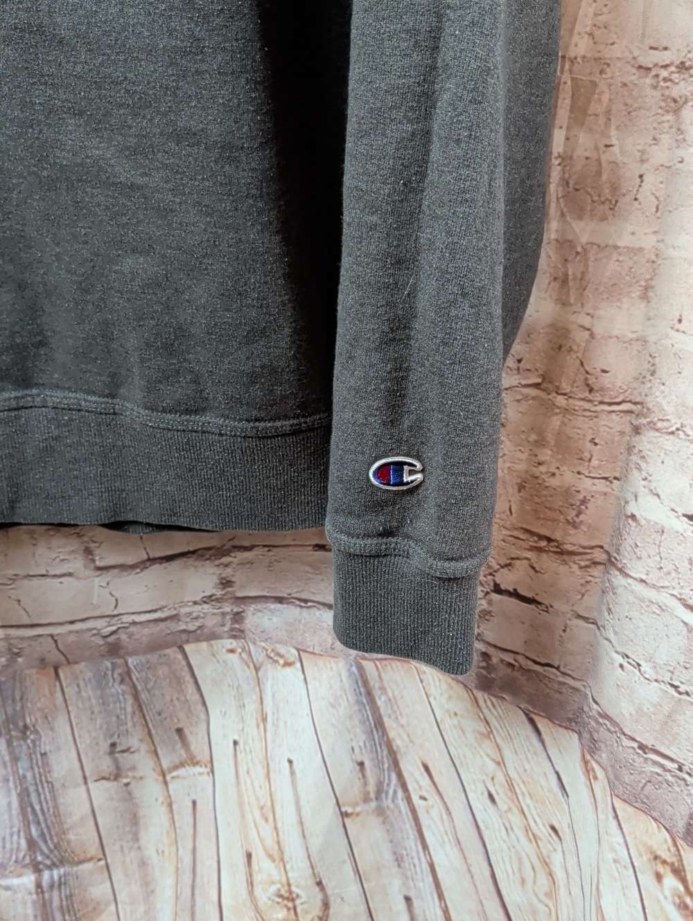 Champion Men's Dark Gray Crewneck Sweatshirt Small - Picture 2 of 5